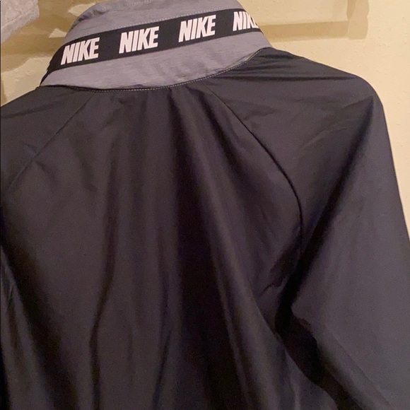Nike windbreaker - Picture 3 of 5